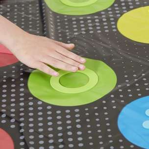Blindfolded Twister - gra ćwicząca zręczność i pamięć