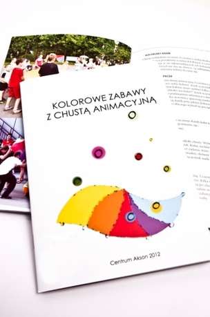 Kolorowe zabawy z chustą animacyjną
