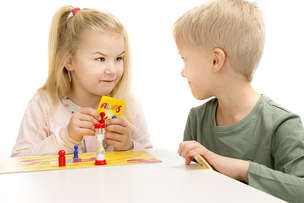 Alias Junior - dynamiczna gra słowna w objaśnianie obrazków