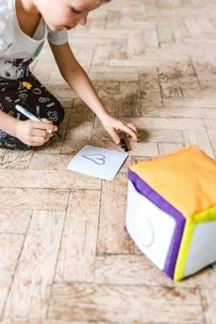 Kostka edukacyjna 15 cm + karty suchościeralne + pisak [Zestaw]