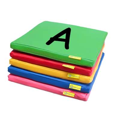 Poduszki siedziska kwadratowe (ekoskóra) z nadrukiem ALFABET (A-Z) Akson - zestaw 26 sztuk