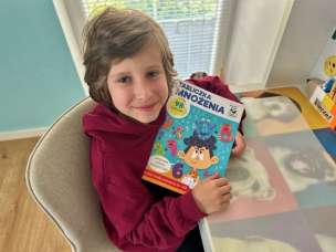 Kapitan Nauka. Tabliczka mnożenia - łamigłówki i zabawy matematyczne + 98 naklejek