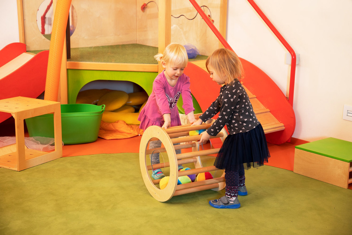 Kołowrotek zabawka drewniana wyposażenie przedszkoli